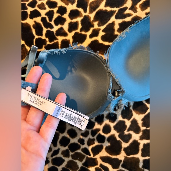 Victoria’s Secret push up bra NWT - Picture 3 of 5